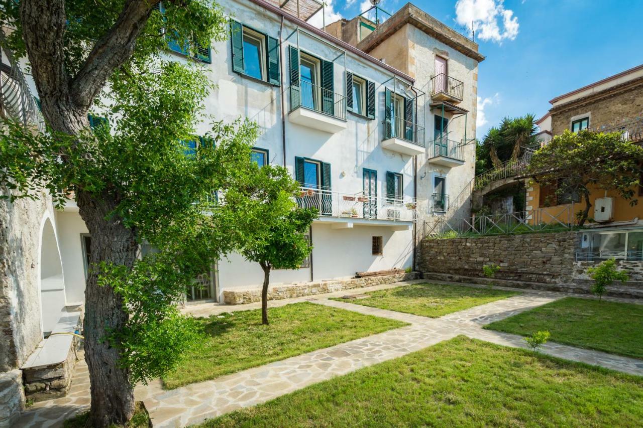 مبيت وإفطار أغروبولي Borgo Dei Saraceni - Domus Indomita المظهر الخارجي الصورة